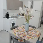 House Lady * 泰拉西尼